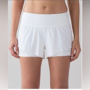 LULULEMON Squad Goals White Shorts Size 12 Pockets Luxtreme Running